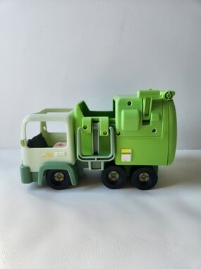 Moose Toys Bluey Friends Green Garbage Truck Toy Vehicle With Trash Lift